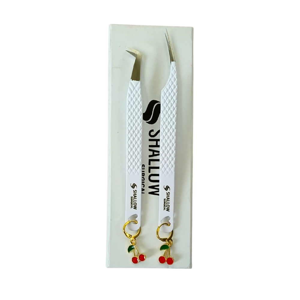 Set de 2 Pinzas Premium con Charm "Cereza" – Edición Especial Shallow Surgical - Image 2