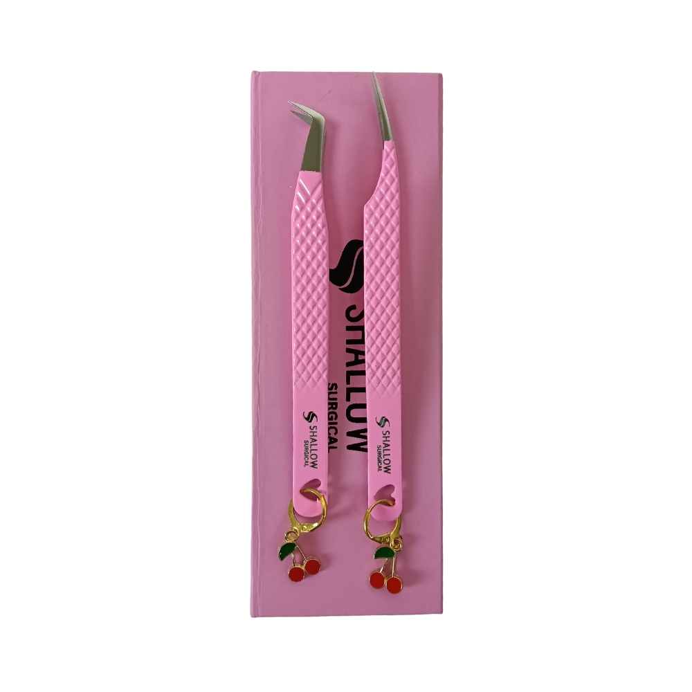 Set de 2 Pinzas de Precisión Rosa Pastel con Charms Exclusivos – Shallow Surgical Luxury Edition
